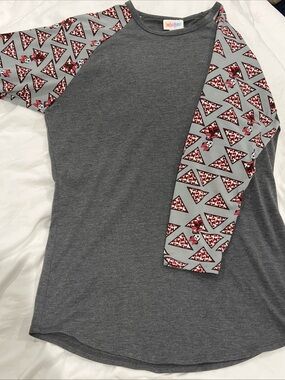 LuLaRoe Grey Tee w/ Minnie Mouse theme 3/4 sleeve Gray & Red size M Disneyland
